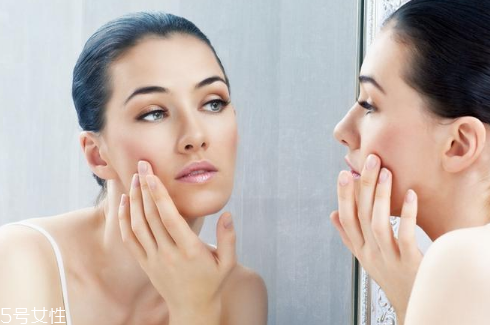 肌底液應(yīng)該用在哪個步驟 肌底液和精華液二選一買哪個 肌底液應(yīng)該用在哪個步驟 肌底液和精華液二選一買哪個