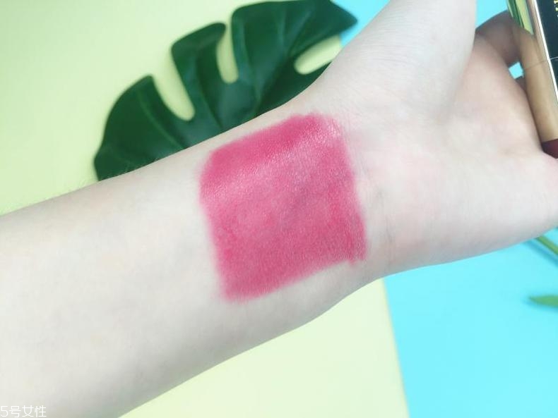 milani小金管51號適合黃皮嗎 米蘭妮51號口紅上嘴圖 milani小金管51號適合黃皮嗎 米蘭妮51號口紅上嘴圖