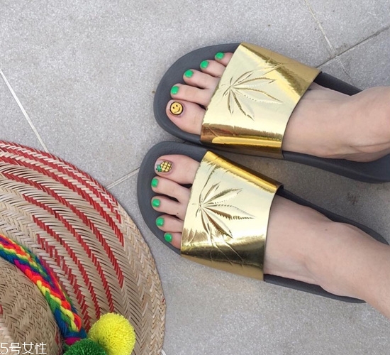 夏季腳部個(gè)性美甲圖片大全 最新腳指甲款式圖片2022 夏季腳部個(gè)性美甲圖片大全 最新腳指甲款式圖片2022