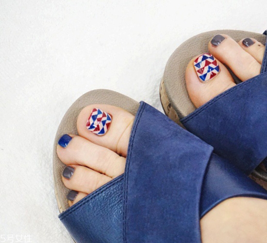 夏季腳部個(gè)性美甲圖片大全 最新腳指甲款式圖片2022 夏季腳部個(gè)性美甲圖片大全 最新腳指甲款式圖片2022