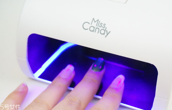 貓眼石美甲磁鐵怎么用 貓眼美甲的做法步驟 貓眼石美甲磁鐵怎么用 貓眼美甲的做法步驟