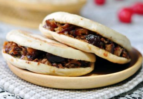 臘汁肉夾饃和老潼關(guān)肉夾饃區(qū)別 臘汁肉夾饃和老潼關(guān)肉夾饃哪個(gè)好吃 臘汁肉夾饃和老潼關(guān)肉夾饃區(qū)別 臘汁肉夾饃和老潼關(guān)肉夾饃哪個(gè)好吃