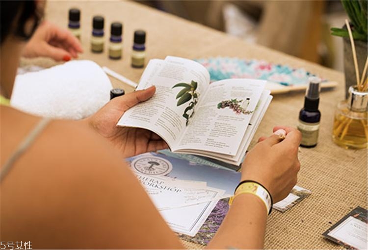 英國nyr適合什么人用 neal s yard王牌產(chǎn)品盤點 英國nyr適合什么人用 neal s yard王牌產(chǎn)品盤點