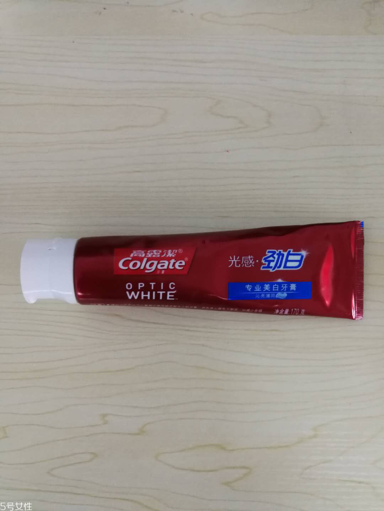 美白牙膏佳潔士和中華哪個好 美白牙膏佳潔士vs中華 美白牙膏佳潔士和中華哪個好 美白牙膏佳潔士vs中華