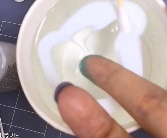 陶釉美甲怎么做 陶釉紋理美甲教程 陶釉美甲怎么做 陶釉紋理美甲教程