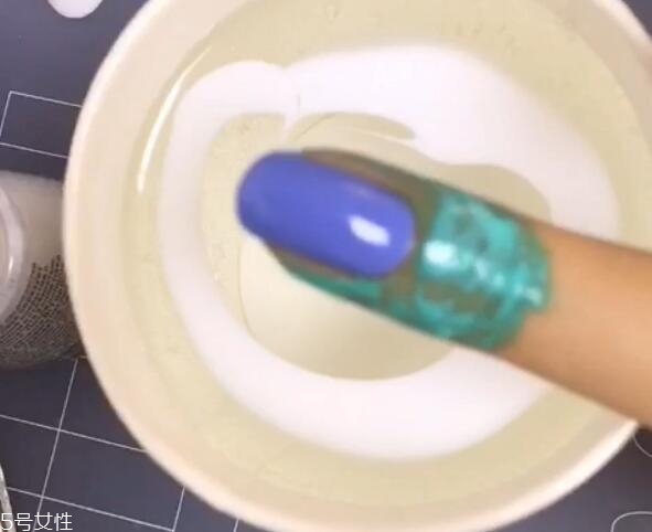 陶釉美甲怎么做 陶釉紋理美甲教程 陶釉美甲怎么做 陶釉紋理美甲教程