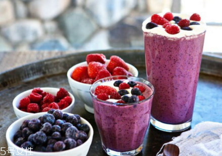 奶昔用牛奶還是酸奶 奶昔用什么奶最好 奶昔用牛奶還是酸奶 奶昔用什么奶最好