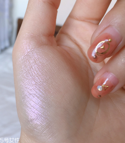 becca粉紫色高光怎么樣 becca最熱門的高光試色 becca粉紫色高光怎么樣 becca最熱門的高光試色