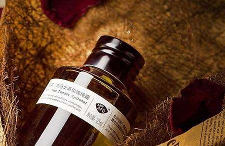 玫瑰純露可以當(dāng)爽膚水用嗎 玫瑰純露和爽膚水哪個(gè)好 玫瑰純露可以當(dāng)爽膚水用嗎 玫瑰純露和爽膚水哪個(gè)好