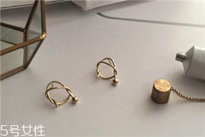 耳釘可以用雙氧水泡嗎？耳釘用雙氧水泡的影響