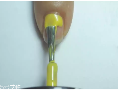 白糖美甲怎么做 糖果色小清新美甲教程 白糖美甲怎么做 糖果色小清新美甲教程