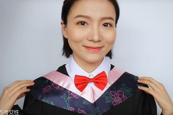 畢業(yè)照涂什么口紅好看 畢業(yè)照必備化妝教程 畢業(yè)照涂什么口紅好看 畢業(yè)照必備化妝教程