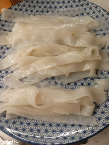 自制涼皮的簡單做法 超詳細(xì)自制涼皮方法 自制涼皮的簡單做法 超詳細(xì)自制涼皮方法