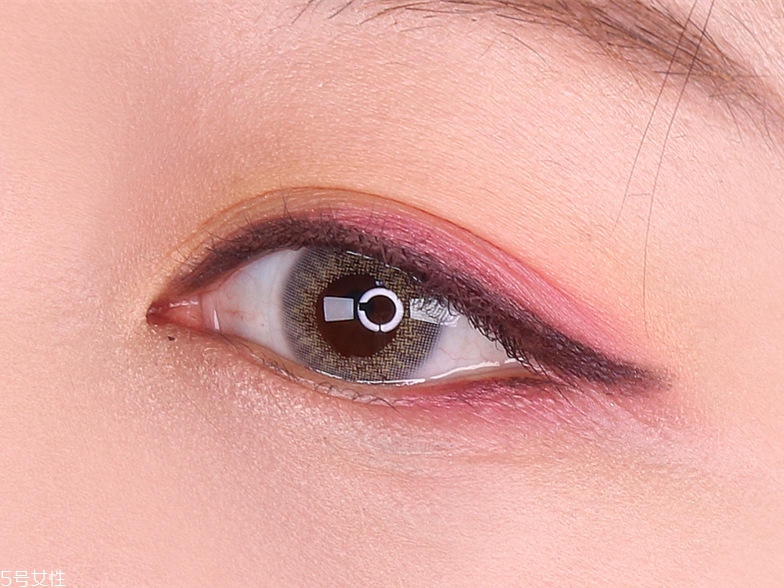 撞色妝容怎么畫比較日常 有趣的夏日撞色妝容教程 撞色妝容怎么畫比較日常 有趣的夏日撞色妝容教程