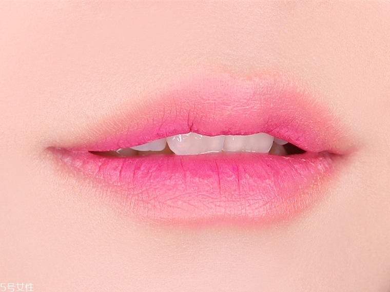 撞色妝容怎么畫比較日常 有趣的夏日撞色妝容教程 撞色妝容怎么畫比較日常 有趣的夏日撞色妝容教程