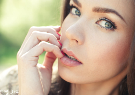 漂唇后嘴唇發(fā)黑怎么辦 漂唇的好處和壞處 漂唇后嘴唇發(fā)黑怎么辦 漂唇的好處和壞處