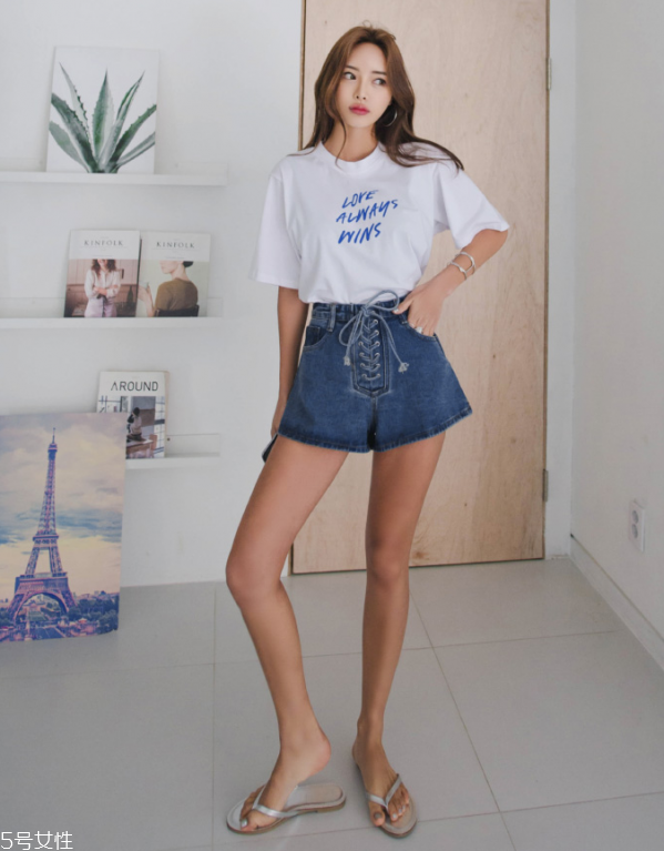 短裙與t恤的搭配好看嗎 短袖t恤怎么搭配好看 短裙與t恤的搭配好看嗎 短袖t恤怎么搭配好看