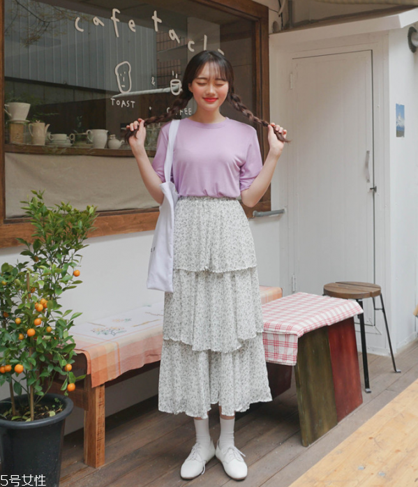 短裙與t恤的搭配好看嗎 短袖t恤怎么搭配好看 短裙與t恤的搭配好看嗎 短袖t恤怎么搭配好看