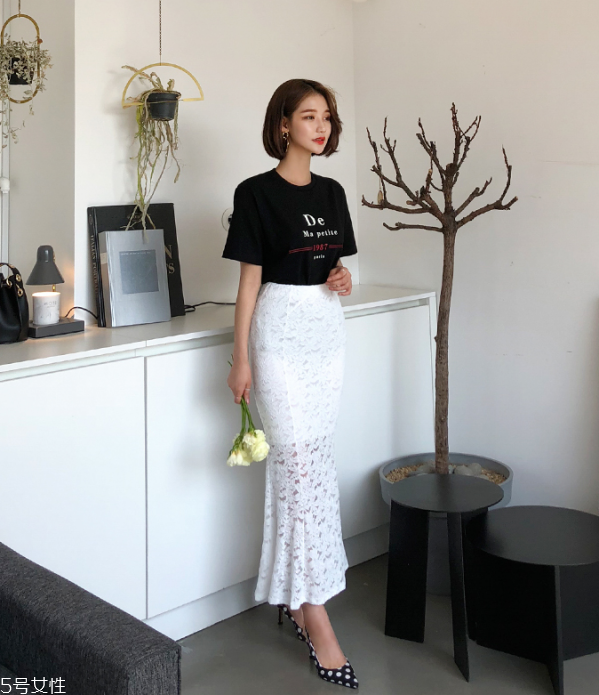 短裙與t恤的搭配好看嗎 短袖t恤怎么搭配好看 短裙與t恤的搭配好看嗎 短袖t恤怎么搭配好看