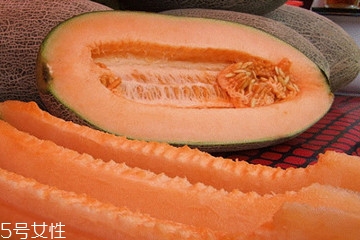 伽師瓜和哈密瓜的區(qū)別 伽師瓜的功效與作用 伽師瓜和哈密瓜的區(qū)別 伽師瓜的功效與作用