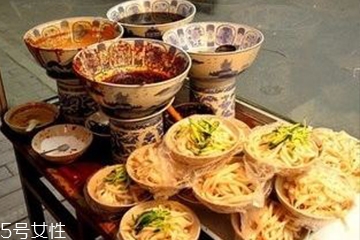 涼皮的做法 涼皮調料水的詳細步驟 涼皮的做法 涼皮調料水的詳細步驟