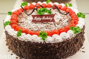 蛋糕尺寸適合多少人？6寸的蛋糕4個人吃夠嗎？