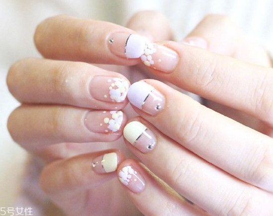 夏日清涼簡約美甲圖片2018 2018最流行的日系美甲款式 夏日清涼簡約美甲圖片2018 2018最流行的日系美甲款式