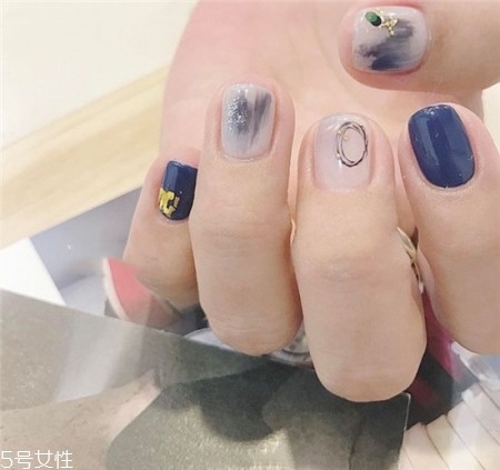 夏日清涼簡約美甲圖片2018 2018最流行的日系美甲款式 夏日清涼簡約美甲圖片2018 2018最流行的日系美甲款式