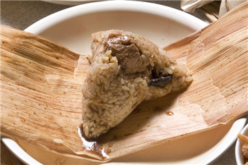 北方粽子的做法 一次學(xué)會(huì)北方粽子包法 北方粽子的做法 一次學(xué)會(huì)北方粽子包法