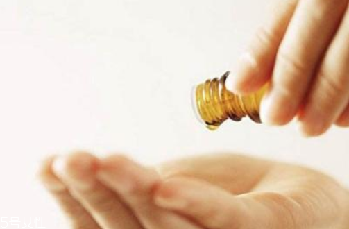 嬰兒油能美黑嗎 嬰兒油美黑要涂防曬霜嗎 嬰兒油能美黑嗎 嬰兒油美黑要涂防曬霜嗎