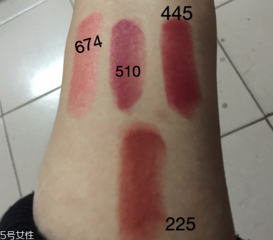 露華濃黑管口紅225顯老嗎 露華濃225適合黃皮嗎 露華濃黑管口紅225顯老嗎 露華濃225適合黃皮嗎