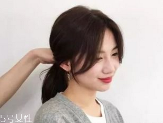 韓式低馬尾發(fā)型怎么扎 韓式馬尾發(fā)型扎法 韓式低馬尾發(fā)型怎么扎 韓式馬尾發(fā)型扎法