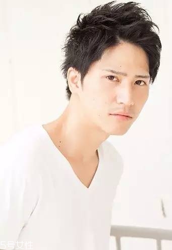 男生黑發(fā)發(fā)型怎么做洋氣 男生黑發(fā)發(fā)型2018最新潮圖片 男生黑發(fā)發(fā)型怎么做洋氣 男生黑發(fā)發(fā)型2018最新潮圖片