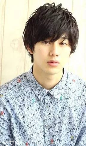 男生黑發(fā)發(fā)型怎么做洋氣 男生黑發(fā)發(fā)型2018最新潮圖片 男生黑發(fā)發(fā)型怎么做洋氣 男生黑發(fā)發(fā)型2018最新潮圖片