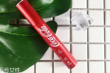 可口可樂(lè)唇釉多少錢 可口可樂(lè)唇釉試色