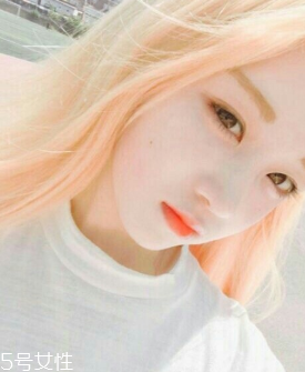 女生自然卷染什么發(fā)色好看 自然卷發(fā)色如何選擇 女生自然卷染什么發(fā)色好看 自然卷發(fā)色如何選擇