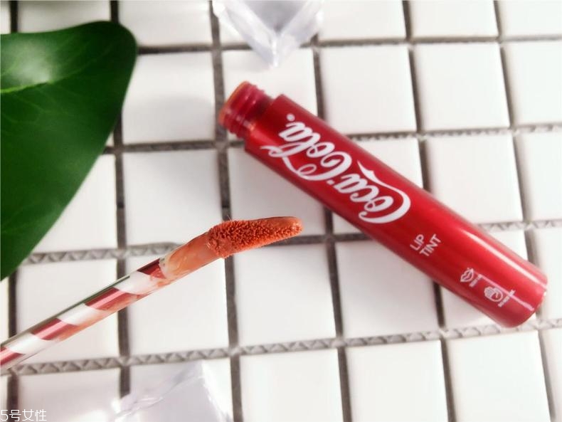 可口可樂唇釉多少錢 可口可樂唇釉試色 可口可樂唇釉多少錢 可口可樂唇釉試色