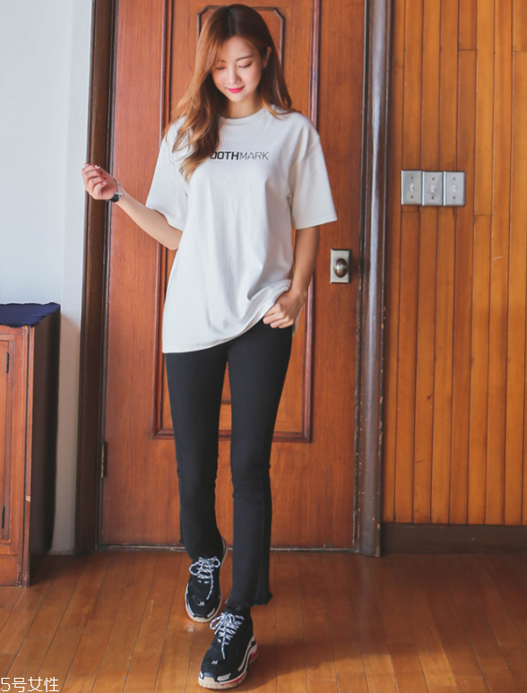 寬松t恤怎么搭配好看 寬松t恤搭配 寬松t恤怎么搭配好看 寬松t恤搭配