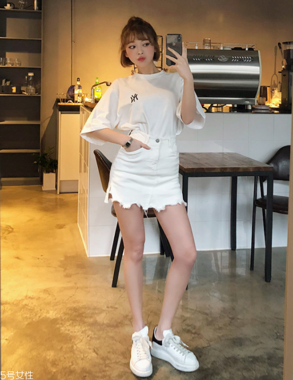 寬松t恤怎么搭配好看 寬松t恤搭配 寬松t恤怎么搭配好看 寬松t恤搭配