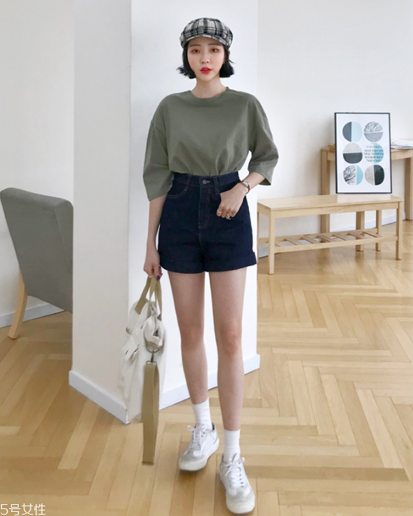 寬松t恤怎么搭配好看 寬松t恤搭配 寬松t恤怎么搭配好看 寬松t恤搭配