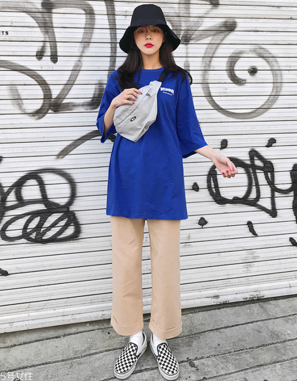 寬松t恤怎么搭配好看 寬松t恤搭配 寬松t恤怎么搭配好看 寬松t恤搭配