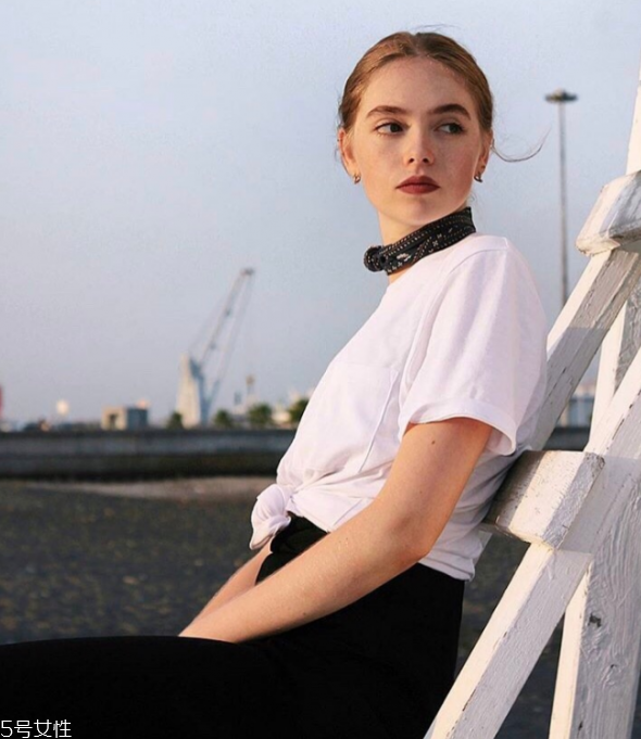 寬松t恤怎么搭配好看 寬松t恤搭配 寬松t恤怎么搭配好看 寬松t恤搭配