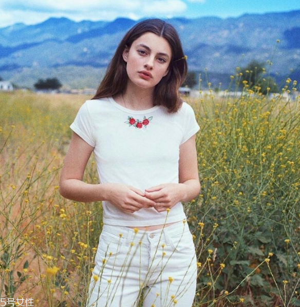 寬松t恤怎么搭配好看 寬松t恤搭配 寬松t恤怎么搭配好看 寬松t恤搭配