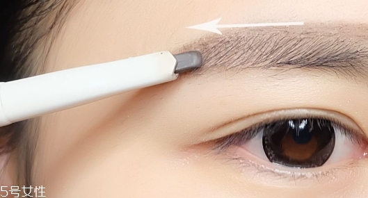 提眉和切眉的區(qū)別 提眉和切眉怎么選擇 提眉和切眉的區(qū)別 提眉和切眉怎么選擇