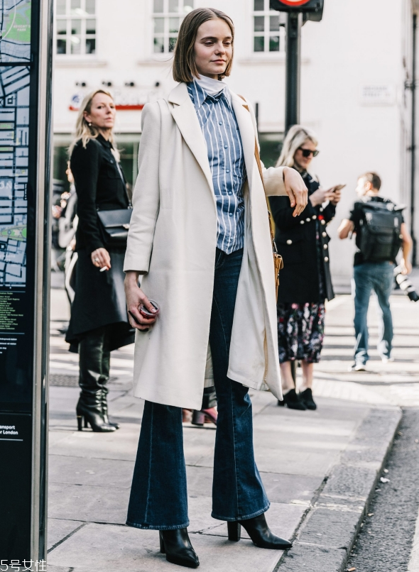 黑色t恤配什么褲子 黑色t恤配什么褲子女 黑色t恤配什么褲子 黑色t恤配什么褲子女