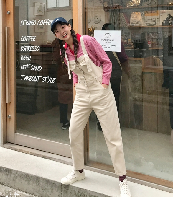 黑色t恤配什么褲子 黑色t恤配什么褲子女 黑色t恤配什么褲子 黑色t恤配什么褲子女