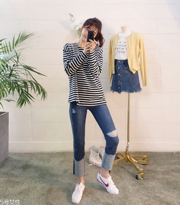 黑白條紋t恤怎么搭配 黑色條紋t恤搭配女 黑白條紋t恤怎么搭配 黑色條紋t恤搭配女