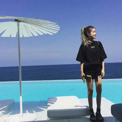 黑色短褲配什么上衣？黑色短褲上衣怎么搭配？