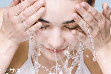 敏感肌膚如何修復(fù)？怎樣修復(fù)敏感肌膚？