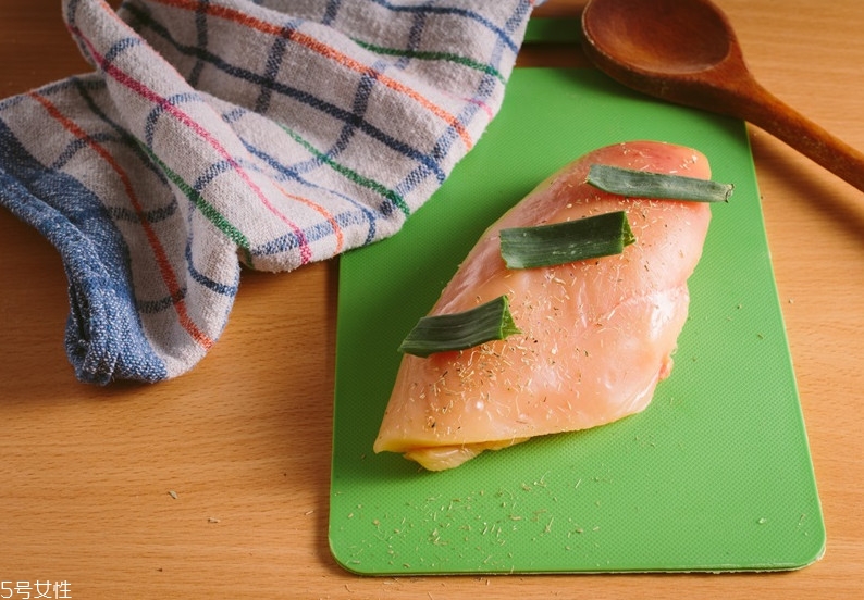 運(yùn)動(dòng)前后吃什么好 運(yùn)動(dòng)前后可以吃東西嗎 運(yùn)動(dòng)前后吃什么好 運(yùn)動(dòng)前后可以吃東西嗎